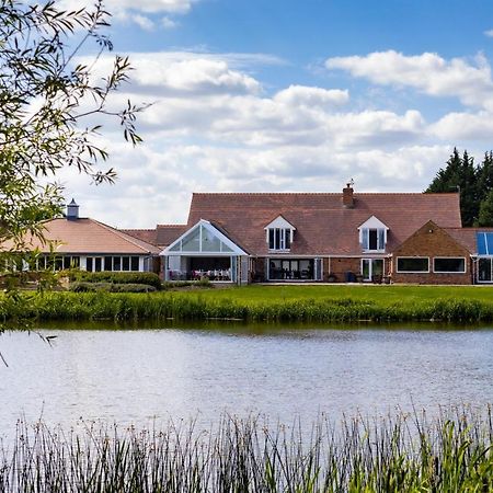 Kingfisher Hotel, Golf And Country Club Milton Keynes Exterior photo