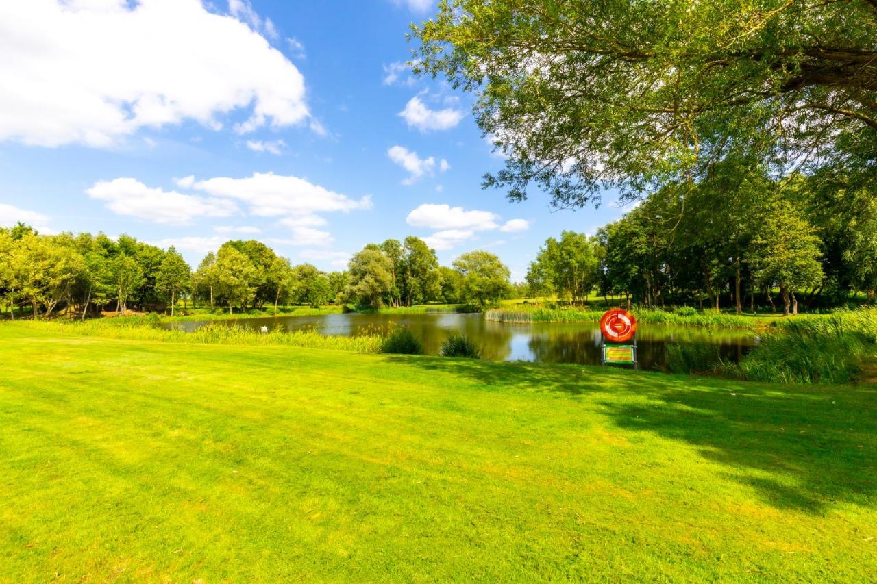 Kingfisher Hotel, Golf And Country Club Milton Keynes Exterior photo